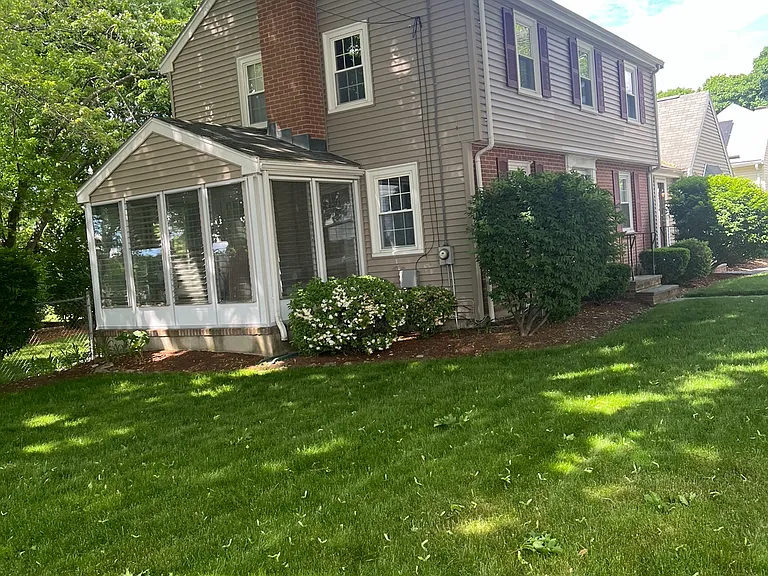 138 Whitman Rd — Photo 2