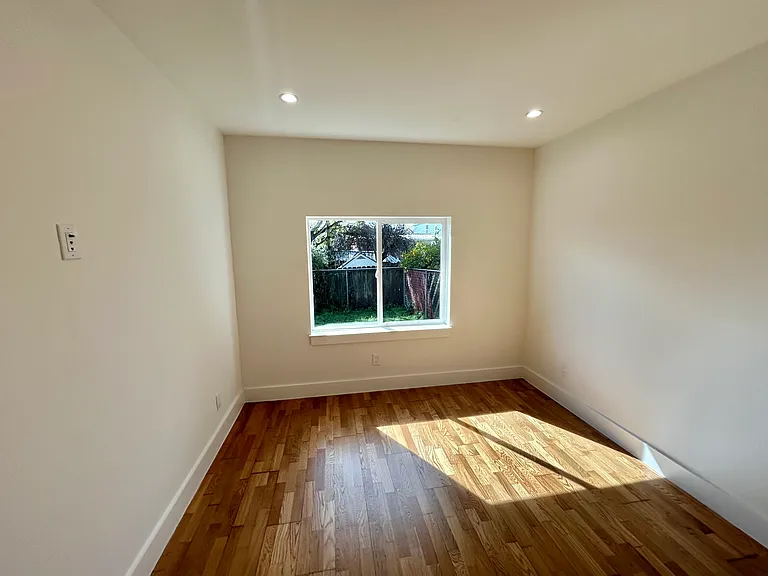 1379 Revere Ave #B — Photo 20