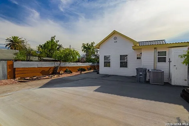 730 Avenue A — Photo 5
