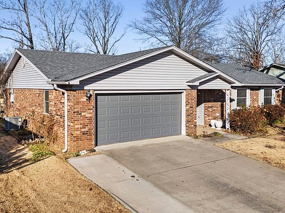 2nd image of 13 Pennwood Dr