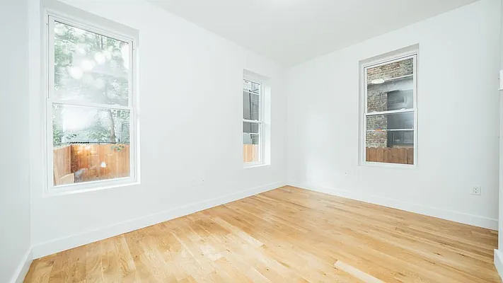 Rented by Nooklyn NYC LLC | media 31