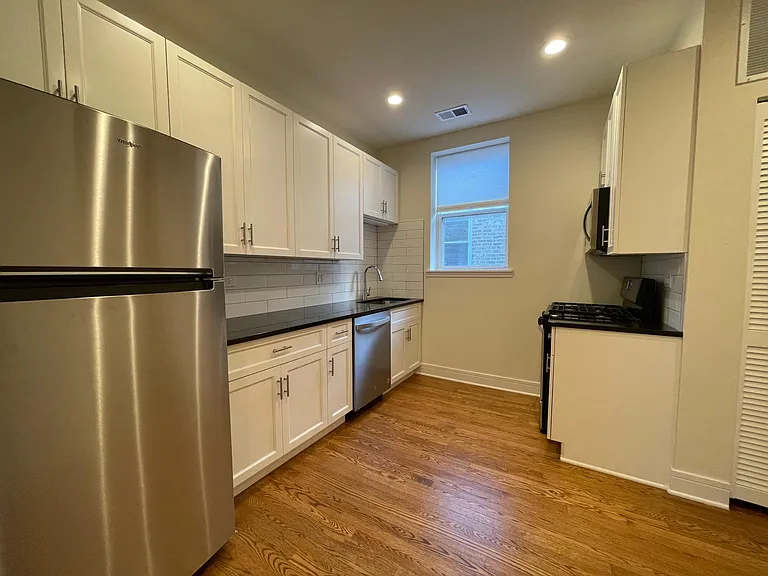 1145 W Lunt Ave — Photo 15