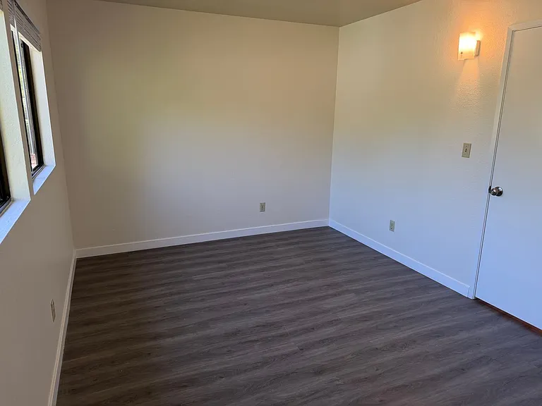 1736 Cable St #3 — Photo 27