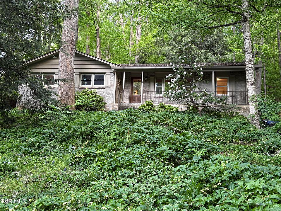1st image of 5 White Oak Ct
