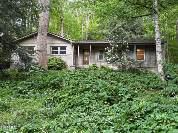 5 White Oak Ct, Johnson City, TN 37604