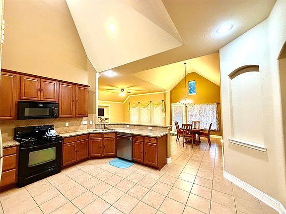 5th image of 258 Vernon Dr