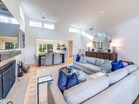 3rd image of 8 Windward Rd