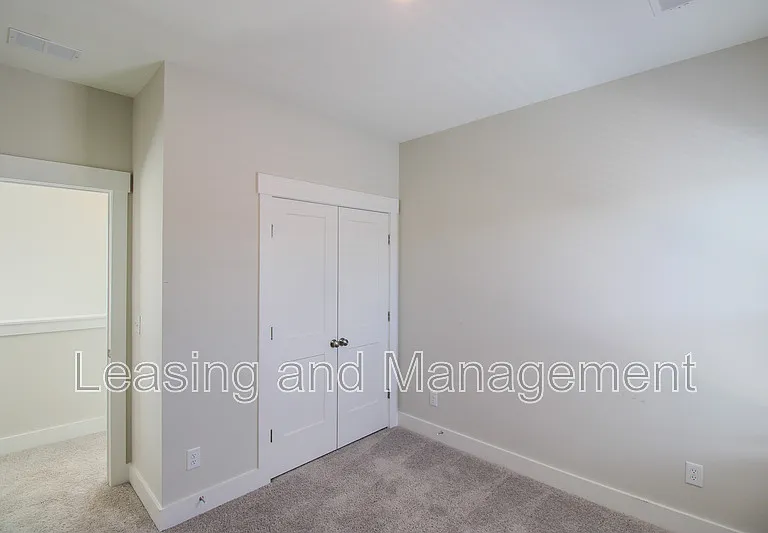111 Crimson St — Photo 16