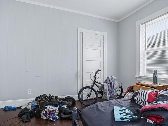 5th image of 200 Salina St
