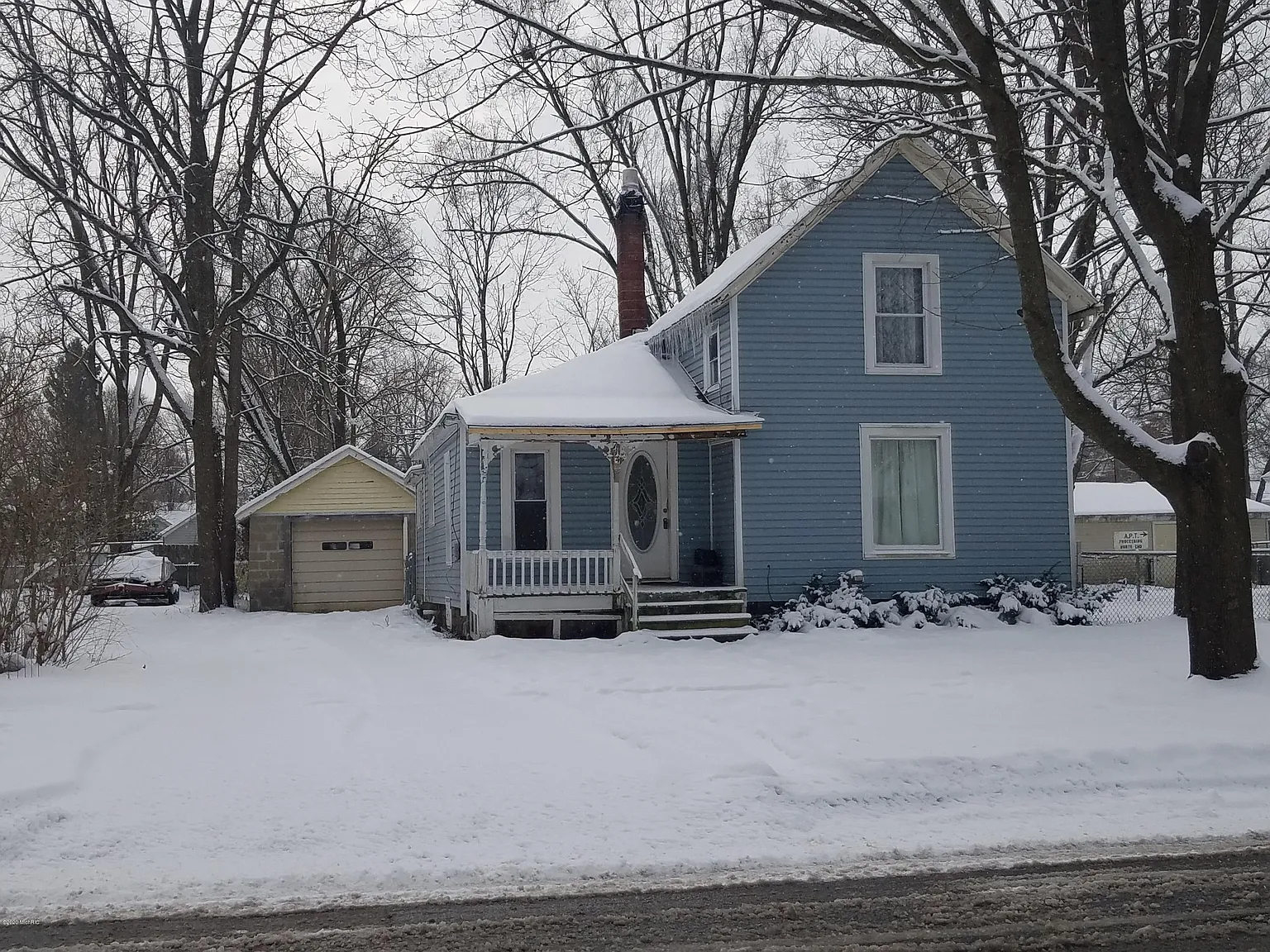 714 E Grand St photo 1