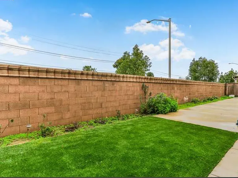 11 Belle Harbor Cir — Photo 24