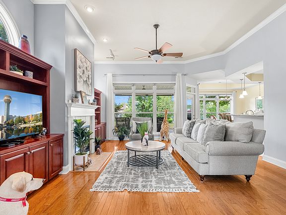 5th image of 221 Kingbird Dr