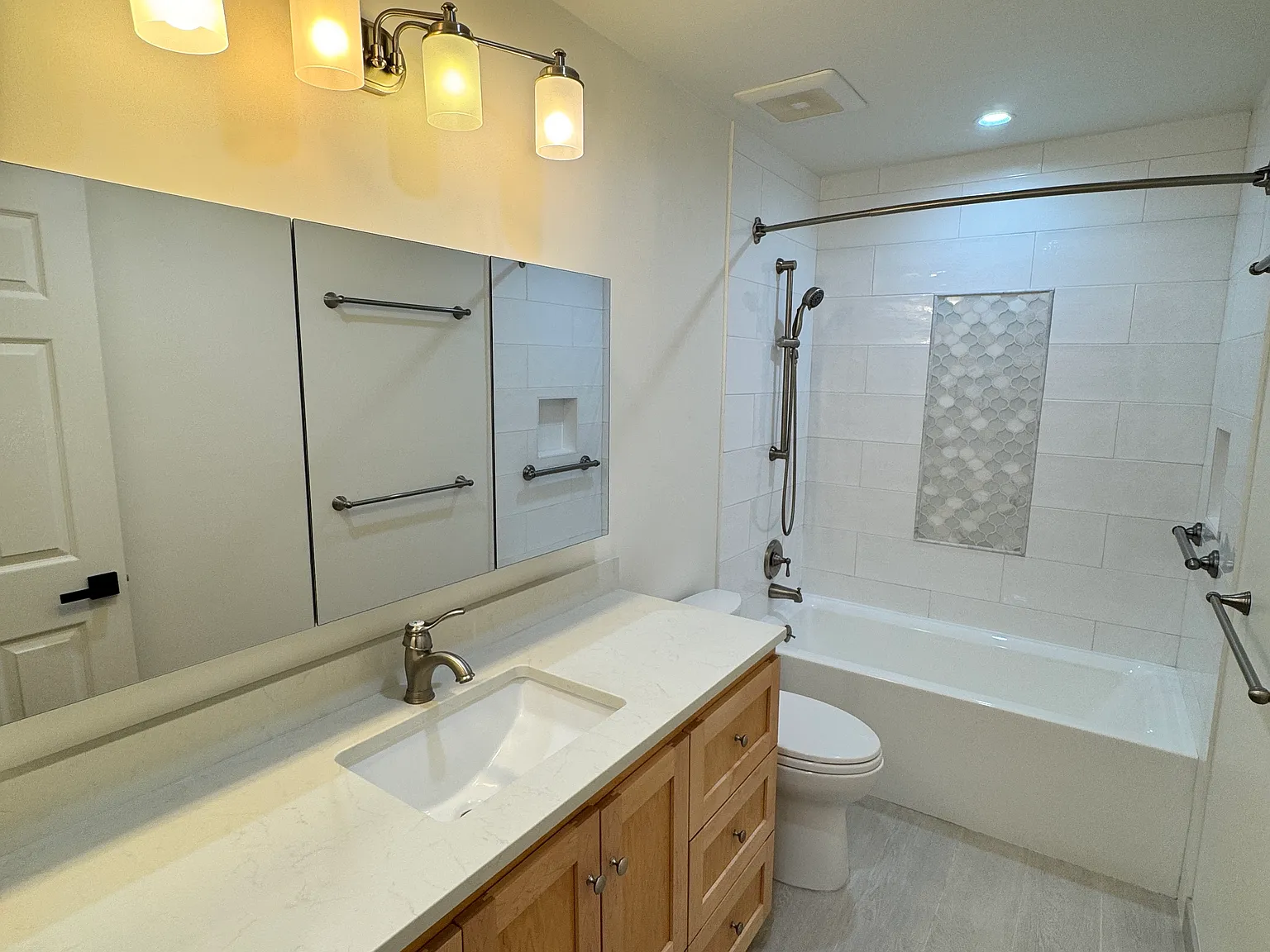 4 bed, 2007 sqft, $6,900 — Photo 3