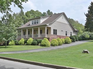 6012 Hunting Rd, Louisville, KY 40222