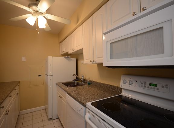 2nd image of 530 W Barry Ave APT 5C
