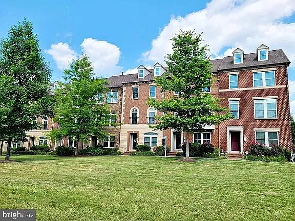 4 bed, 4.0 bath, 2336 sqft, $3,495 — Photo 3
