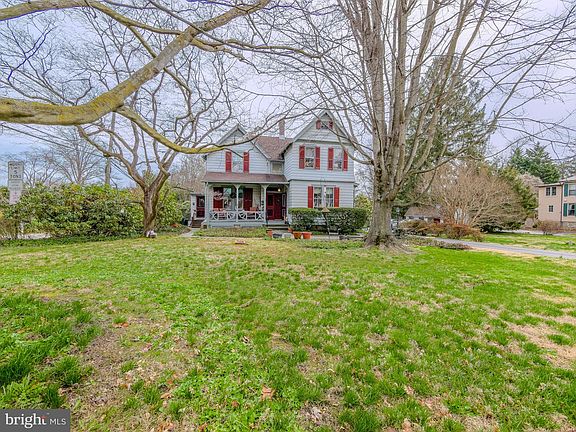 3rd image of 332 N Providence Rd