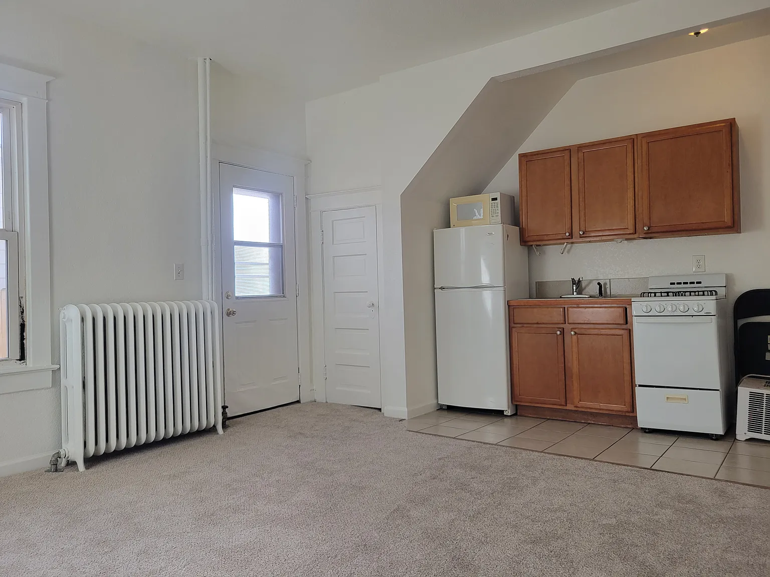 Studio, 290 sqft, $976 — Photo 3