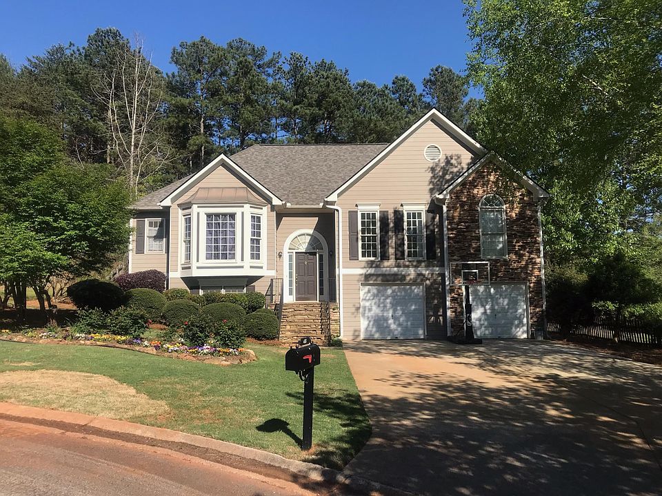 Front yard view - Cul-de-sac lot