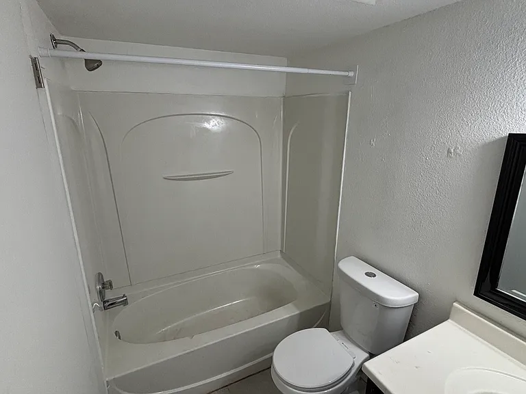 2 bed, 2.0 bath, 959 sqft, $1,350 — Photo 13