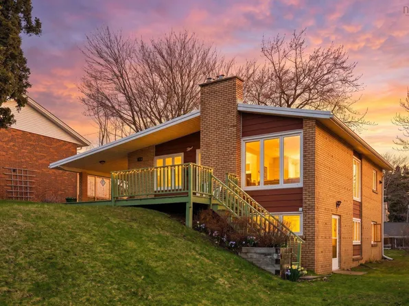 9 Parmbelle Ln, Halifax, NS B3M 1N2