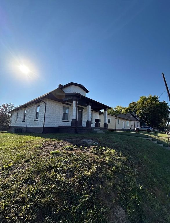 1418 N Elm St - Property Image