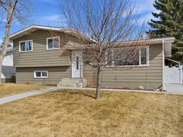 9852 W Athens Rd SE, Calgary, AB T2J 1B9