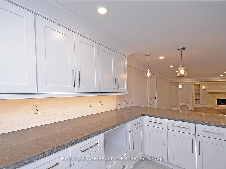 326 Slade Cres #LOWER — Photo 12