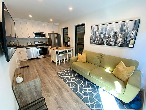 5th image of 275 Oak St #B