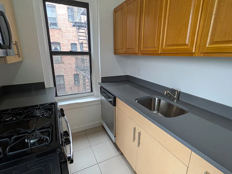 3215 93rd St #B9 — Photo 5