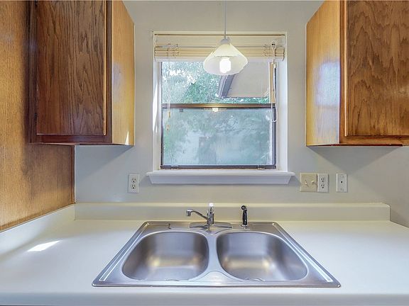 3rd image of 610 Navarro Dr