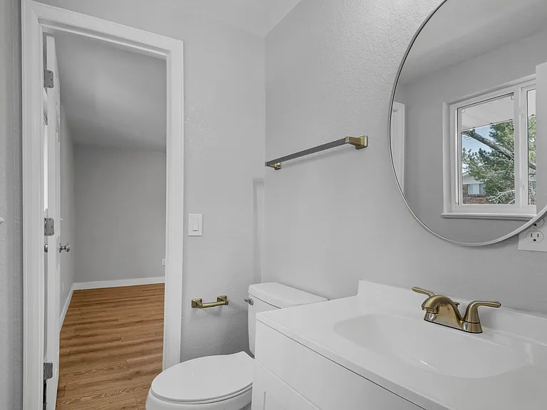 1537 S Jamaica St — Photo 19