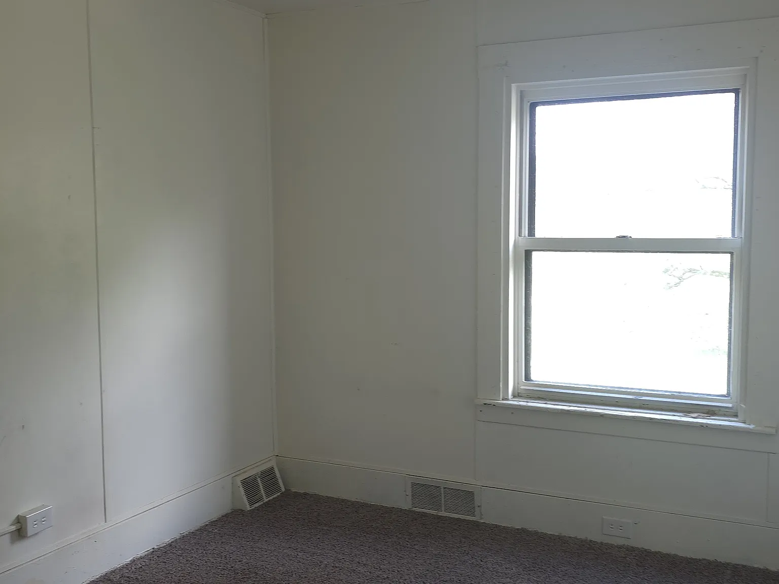 3 bed, $900 — Photo 1