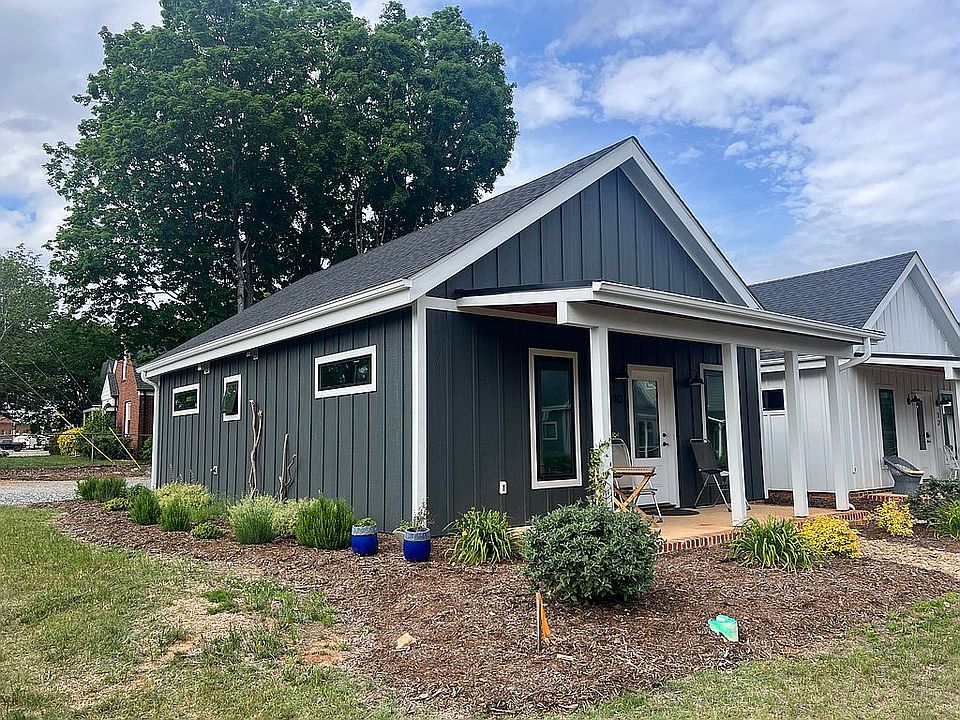 1st image of 10 Cottage Ct