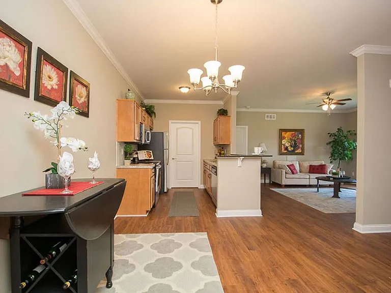 Glenmary Pointe Apartments — Photo 9