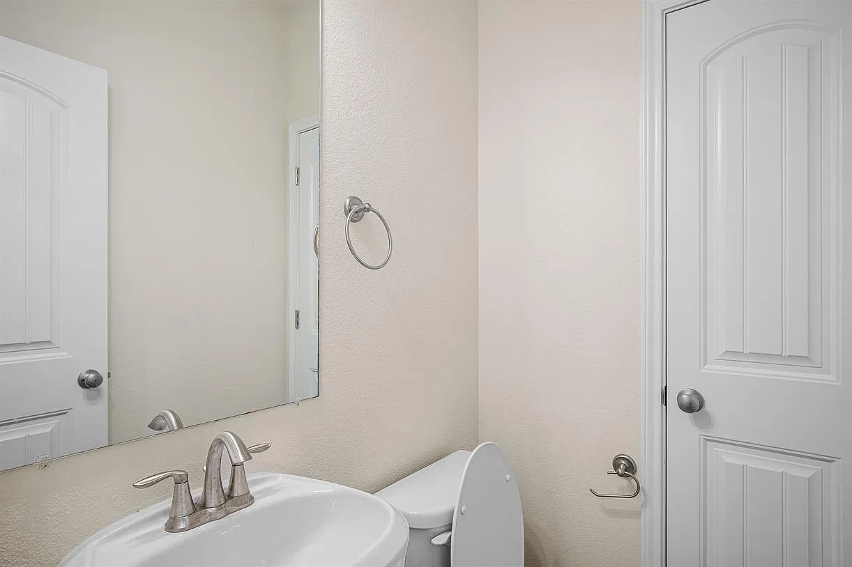 218 Sterling St — Photo 4