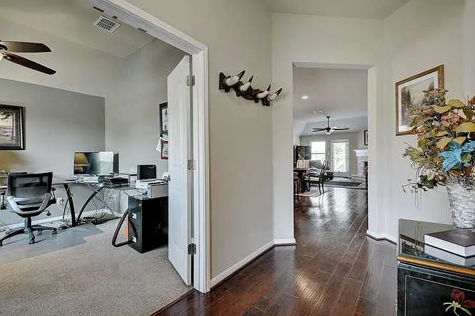 3 bed, 1711 sqft, $2,185 — Photo 2