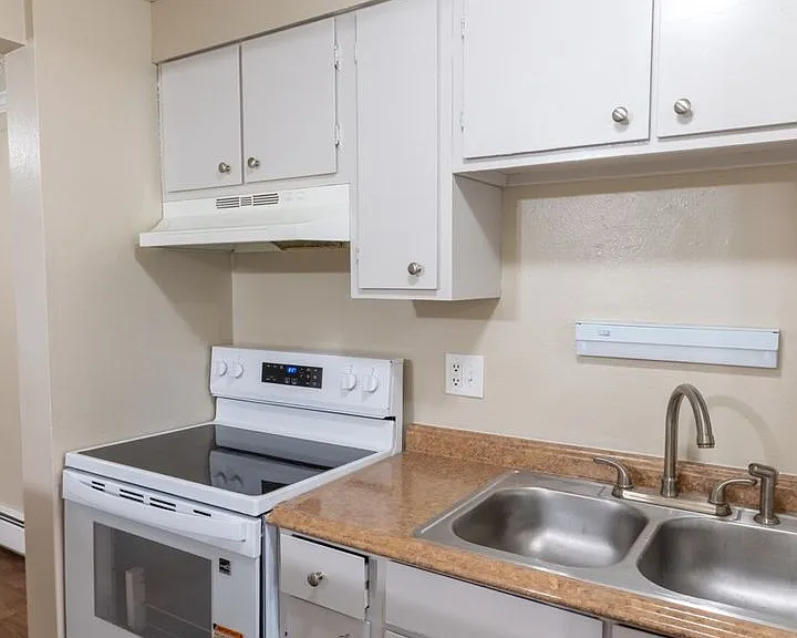 Lorinda Apartments — Photo 15
