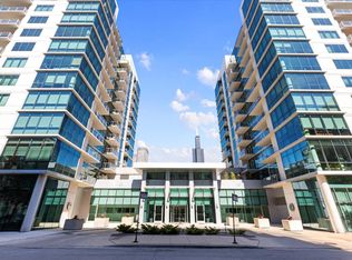 123 S Green St APT 802B, Chicago, IL 60607