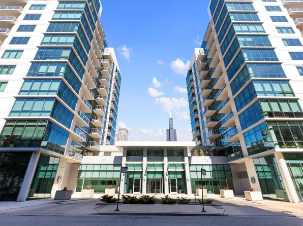 123 S Green St, Chicago, IL