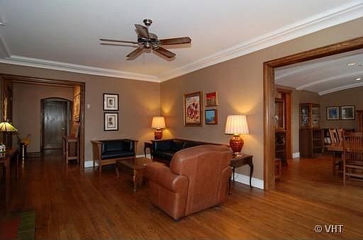 5th image of 3560 N Pine Grove Ave #3
