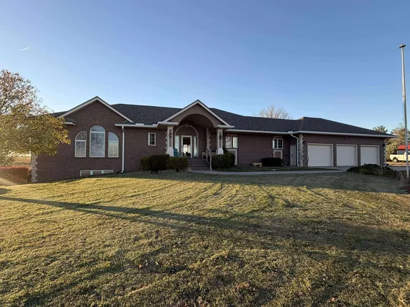 1004 Ruth St, Jetmore, KS 67854