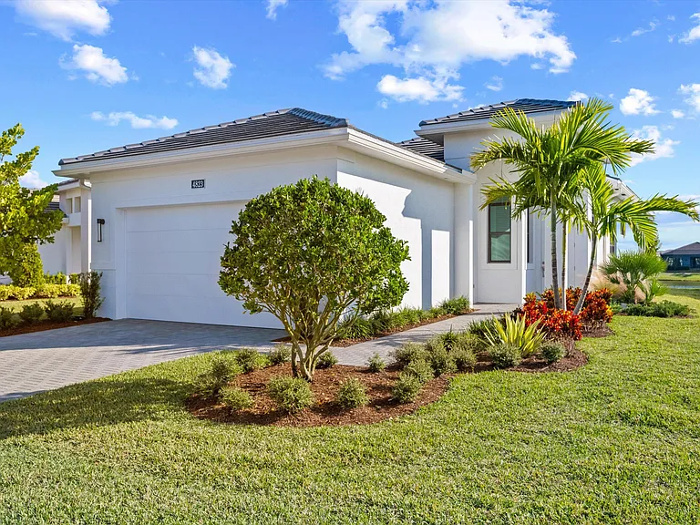 4823 Saint Armands Way — Photo 2