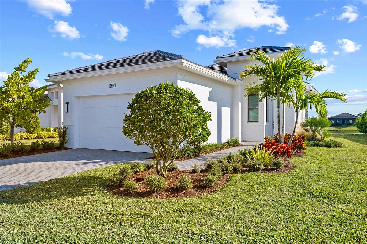 Building Photo - 4823 Saint Armands Way