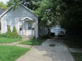 1303 N Morris Ave, Bloomington, IL 61701