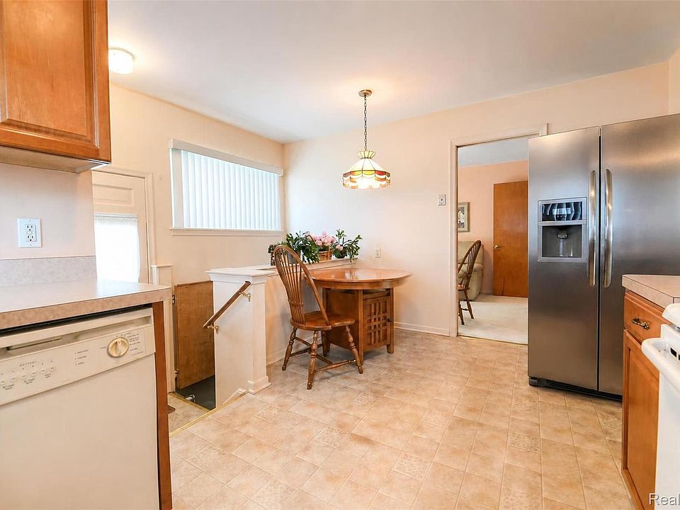 7677 Terri Dr, photo 7