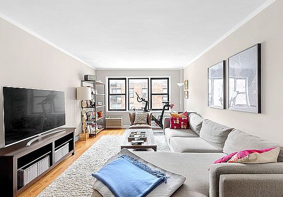 2nd image of 140 7th Ave APT 6N