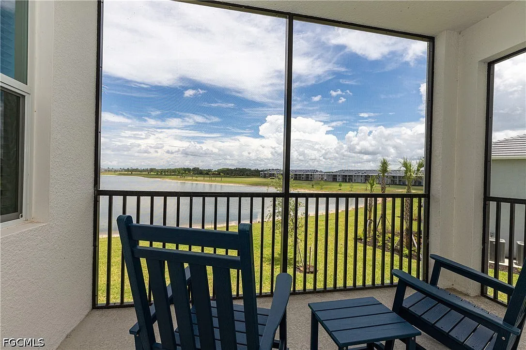 2 bed, 2.0 bath, 1154 sqft, $4,500 — Photo 2