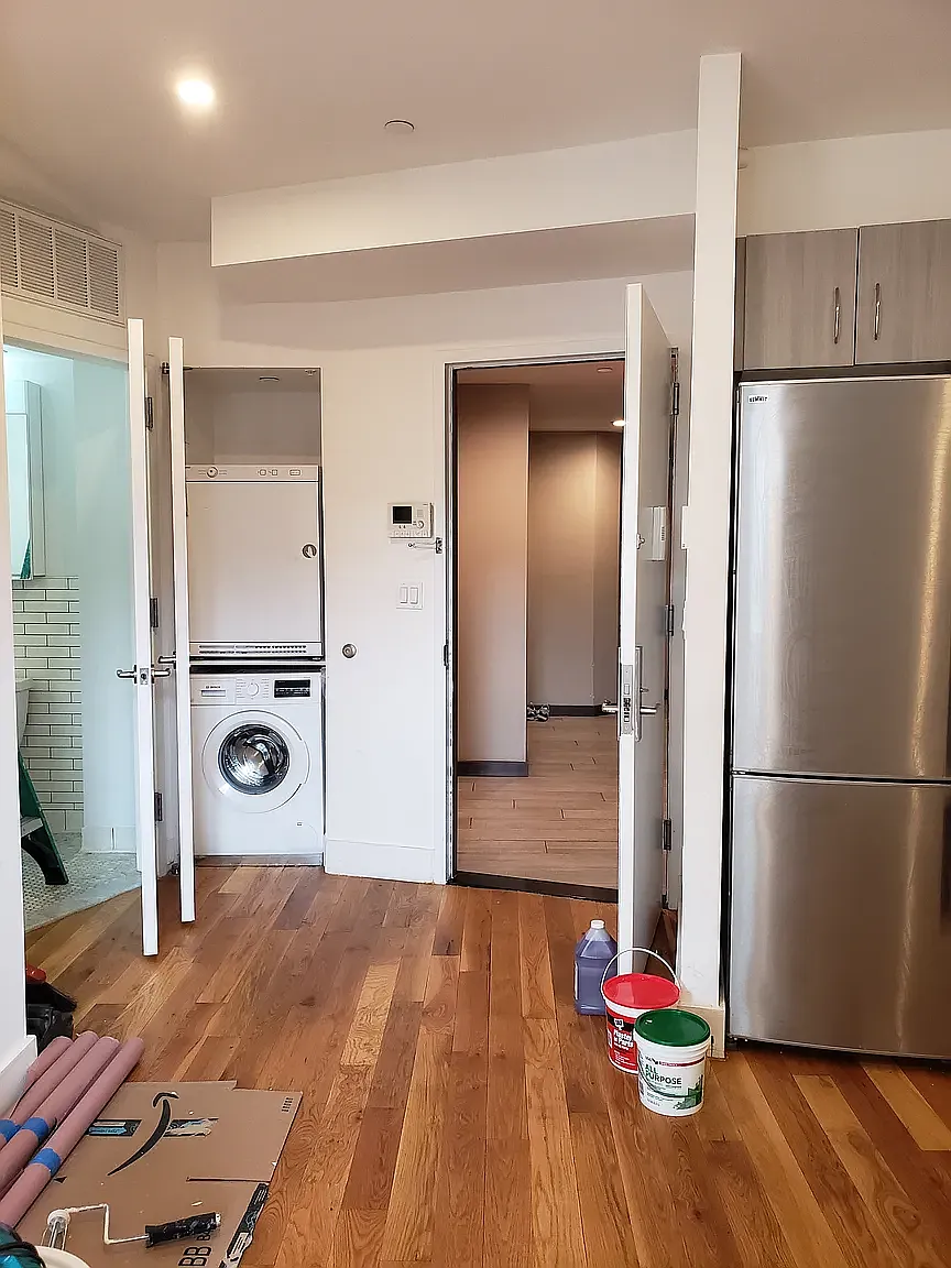 31 2nd Avenue — Photo 4