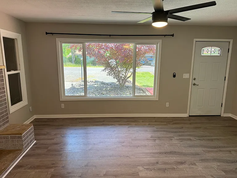 406 Hillview Dr — Photo 8